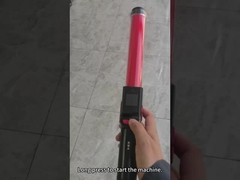 O analista de álcool usa vídeo e pergunta sobre condução embriagada.