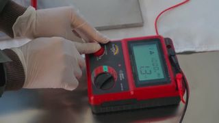 Imagens ao vivo de todo o processo de produção profissional de mantas anti-fogo